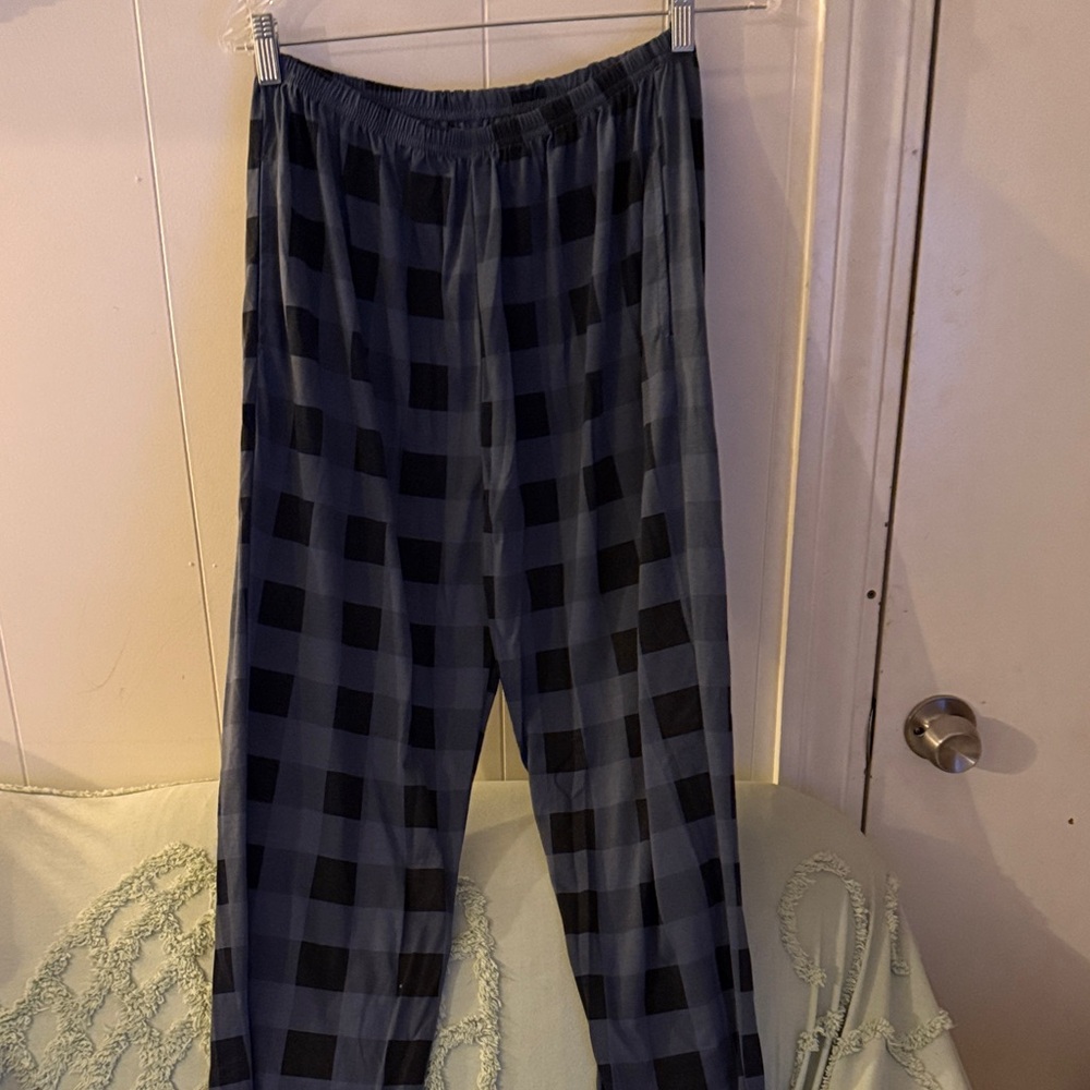 SHEIN Men's Navy and Black Plaid Lounge Pants